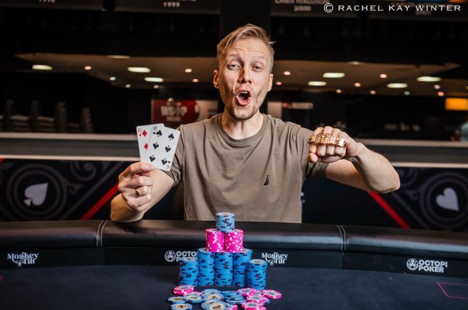 Анерис Адомкявичюс празднует триумф в турнире №99: $1000 Super Turbo No-Limit Hold'em