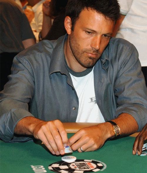 Бен Аффлек играет в покер